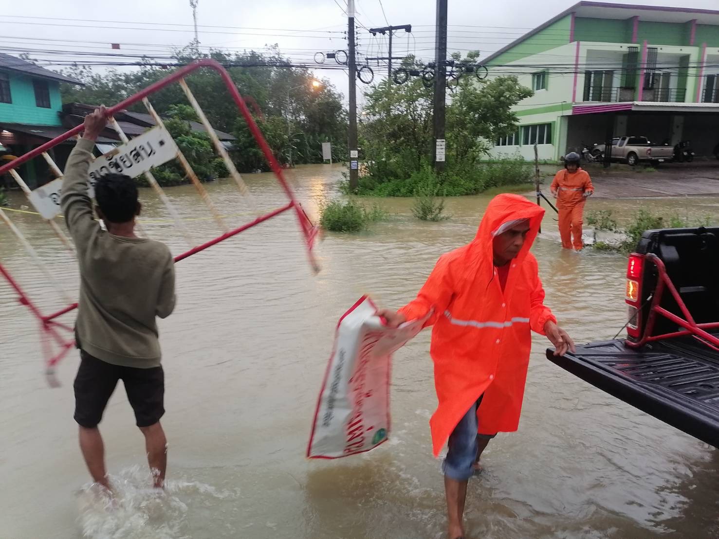 ลงสำรวจพื้นที่ บริเวณหน้าโรงเรียนบ้านโคกยา
