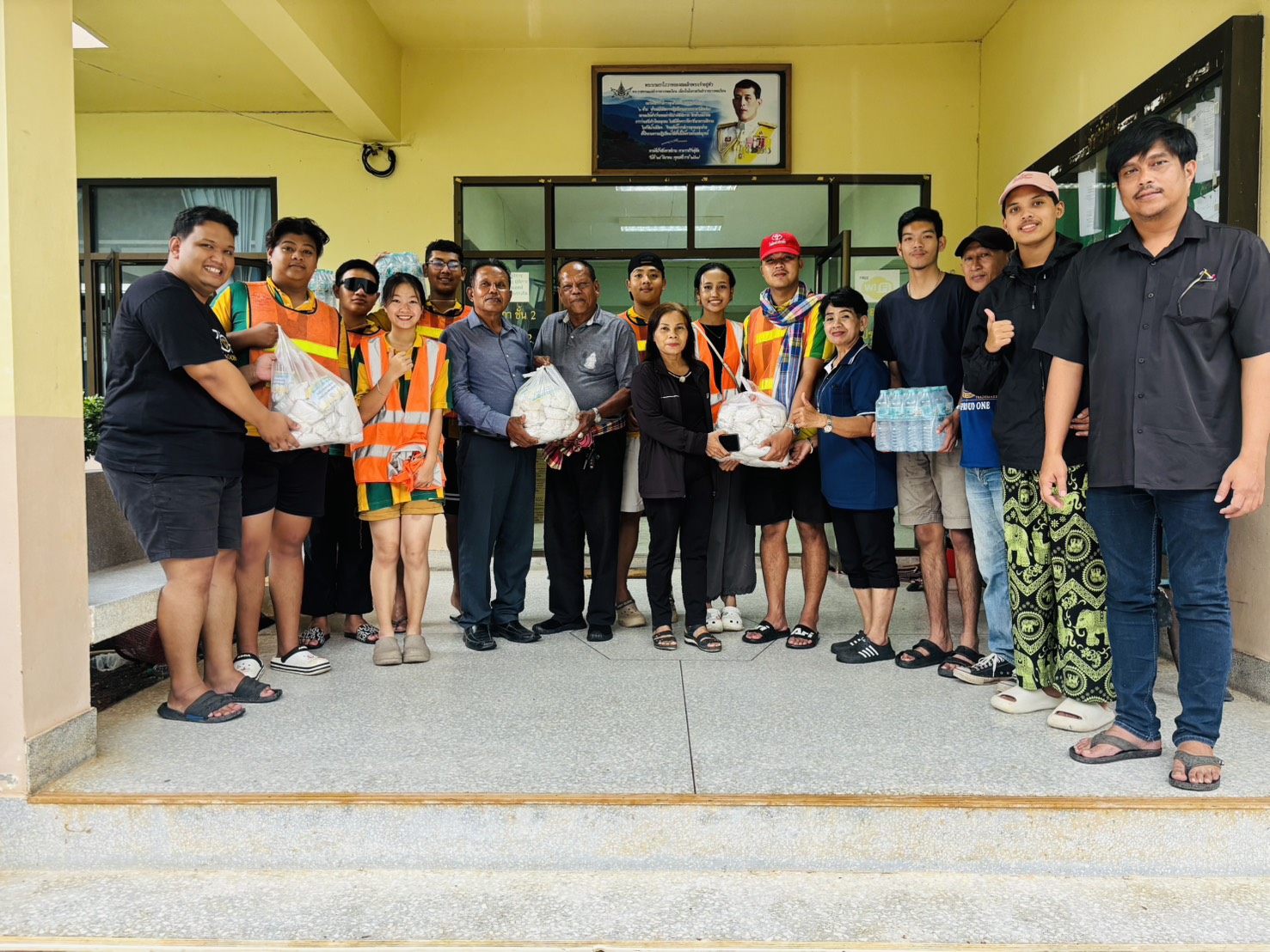 🙏ขอขอบคุณทางโรงเรียนพัทลุงร่วมกับทีมงานสะพานบุญส่งใจช่วยผู้ประสบภัยภาคใต้